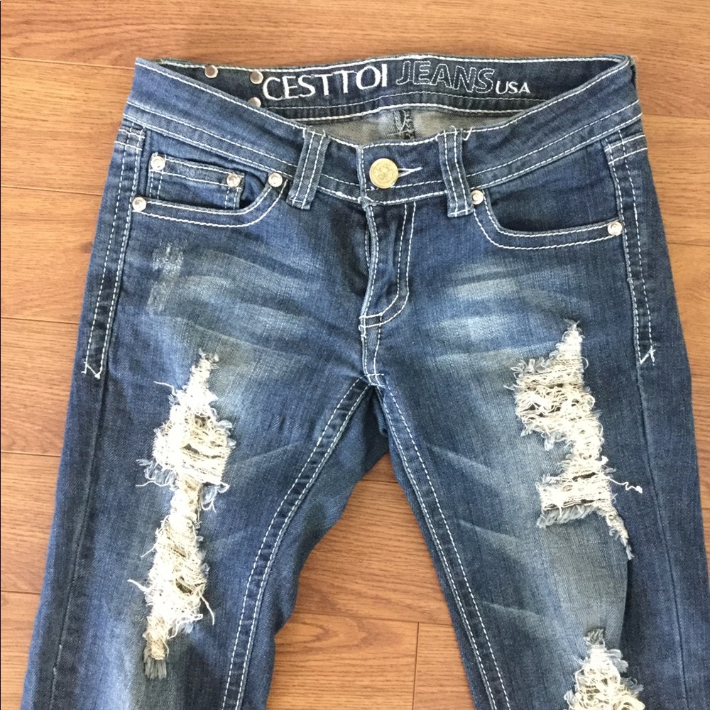 CEST TOI RIP JEANS USA SIZE 1 INSEAM 31 inches